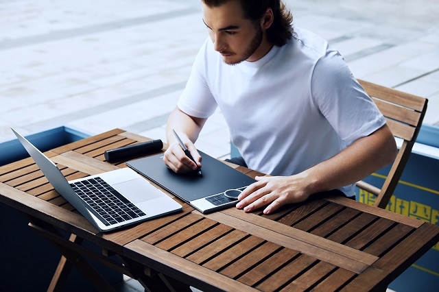 design de mobilier, dessin numérique sur tablette et analogique