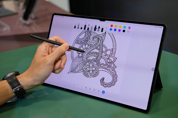 Samsung Galaxy tab S8 Ultra tablet dessin autonome pour dessiner tatouage